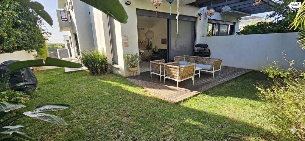 דו משפחתי, הוד השרון