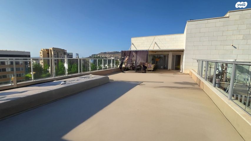 גג/ פנטהאוז, טירת כרמל