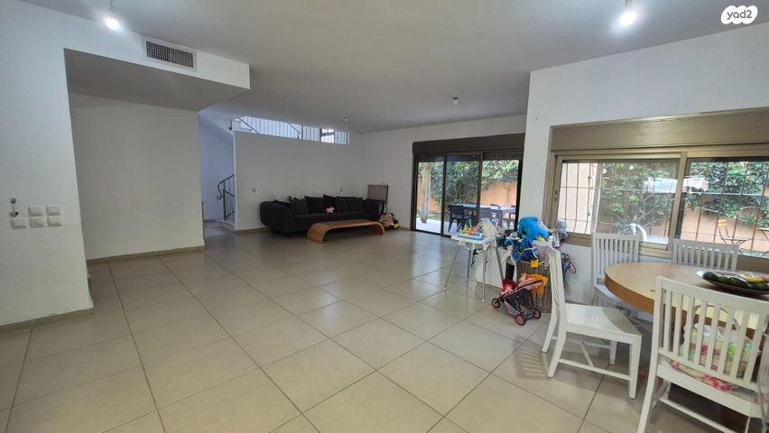 דו משפחתי, תירוש, גילץ הירוקה, אבן יהודה