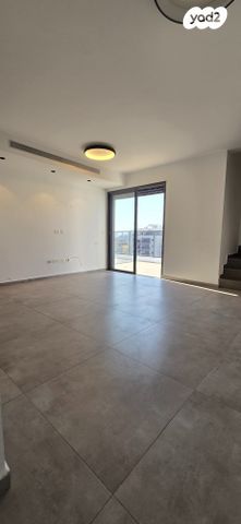 גג/ פנטהאוז, יוסף אהרונוביץ' 43, שיכון ותיקים, חולון