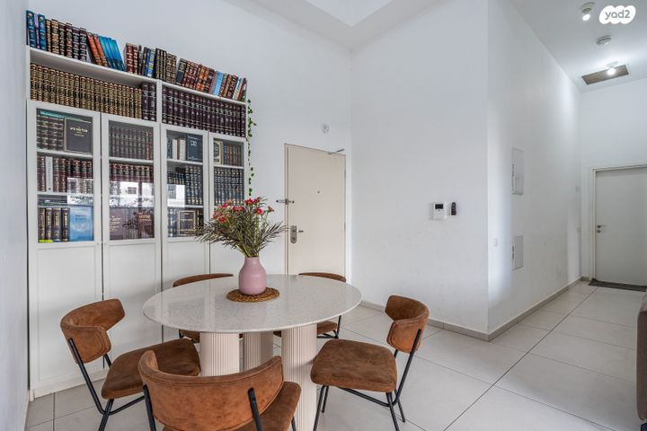 דירת גן, שדרות דוד המלך, אורות, אור עקיבא