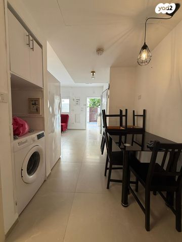 דירה, החרוב, שאר העיר, טירת כרמל