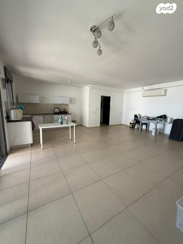 דירה, גלי כרמל, טירת כרמל