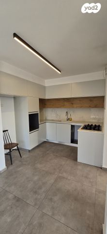 גג/ פנטהאוז, יוסף אהרונוביץ' 43, שיכון ותיקים, חולון