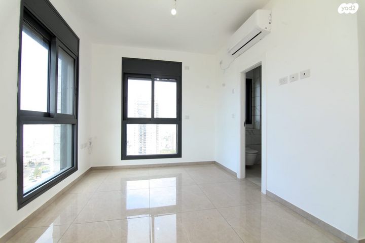 דירה, אמנון ליפקין שחק, נוף הטיילת, נתניה