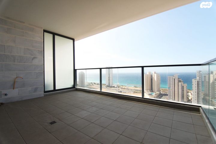 דירה, אמנון ליפקין שחק, נוף הטיילת, נתניה