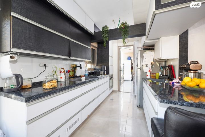 דירה, הרב ניסנבוים 11, קרית משה, ירושלים