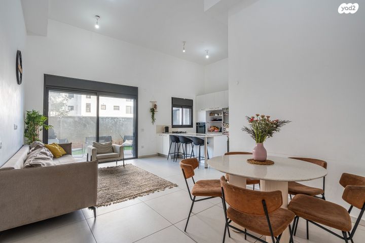 דירת גן, שדרות דוד המלך, אורות, אור עקיבא