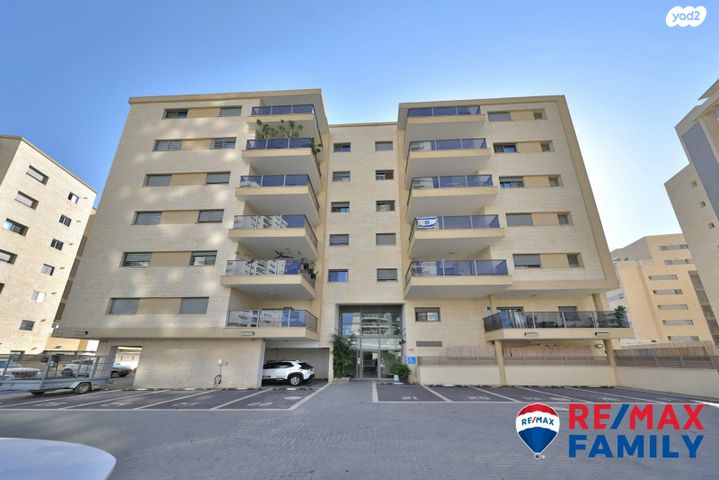 דירה, עפרה חזה, משכנות האומנים, קרית מוצקין