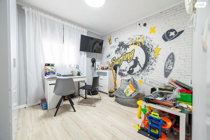 דירה, אריה לוין, פתח תקווה