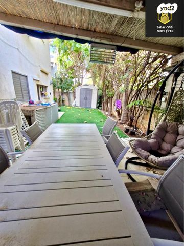 דו משפחתי, אלפי מנשה