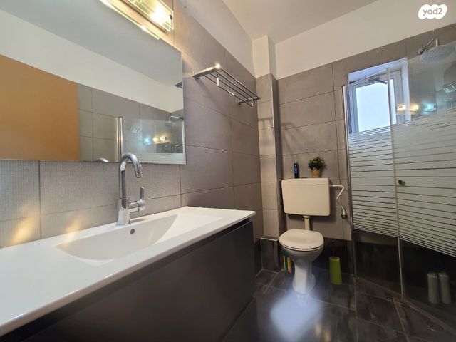 דירה, האדמו"ר האמצעי, חב"ד, נווה אורנים, לוד