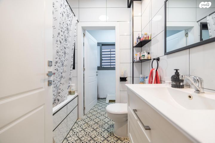 דירה, אריה לוין, פתח תקווה