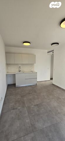 גג/ פנטהאוז, יוסף אהרונוביץ' 43, שיכון ותיקים, חולון