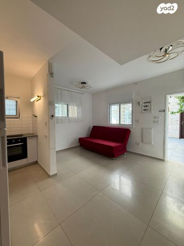 דירה, החרוב, שאר העיר, טירת כרמל