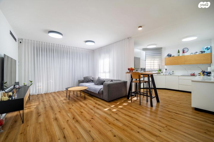 דירה, אריה לוין, פתח תקווה