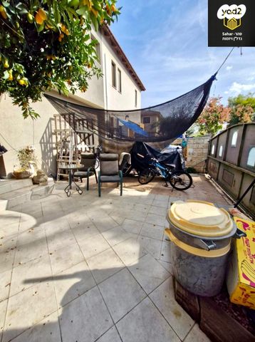 דו משפחתי, אלפי מנשה