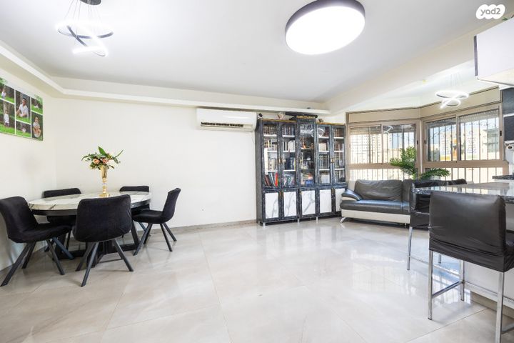 דירה, הרב ניסנבוים 11, קרית משה, ירושלים