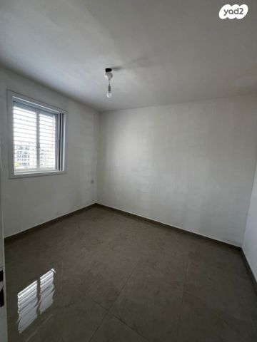 דירה, הרב אלנקווה, נווה ברבור, כפר שלם מערב, תל אביב יפו