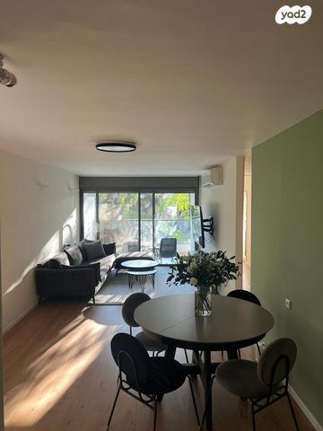 לאה גולדברג 