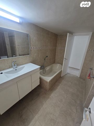 דירה, שמעון רייך, עיר, מרכז העיר, נהריה