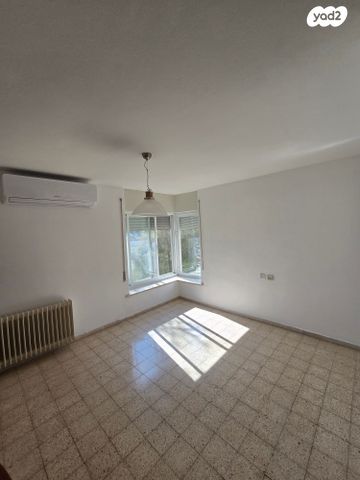 דירה, שלמה בן יוסף, ארמון הנציב, תלפיות מזרח, ירושלים