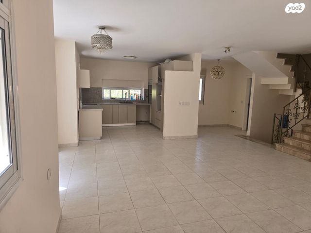 דו משפחתי, יעקב, זכרון יעקב