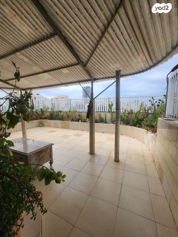 גג/ פנטהאוז, חדרה