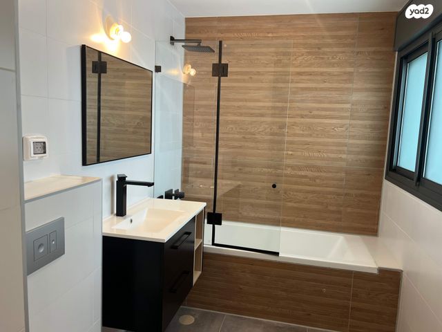 דירה, הרצליה