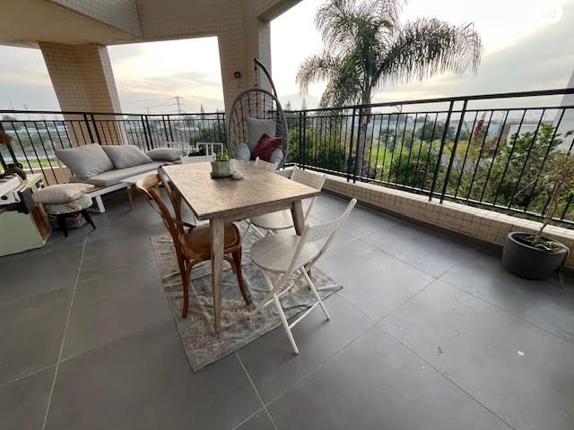 דירה, קרית הפרחים - 2005, רעננה