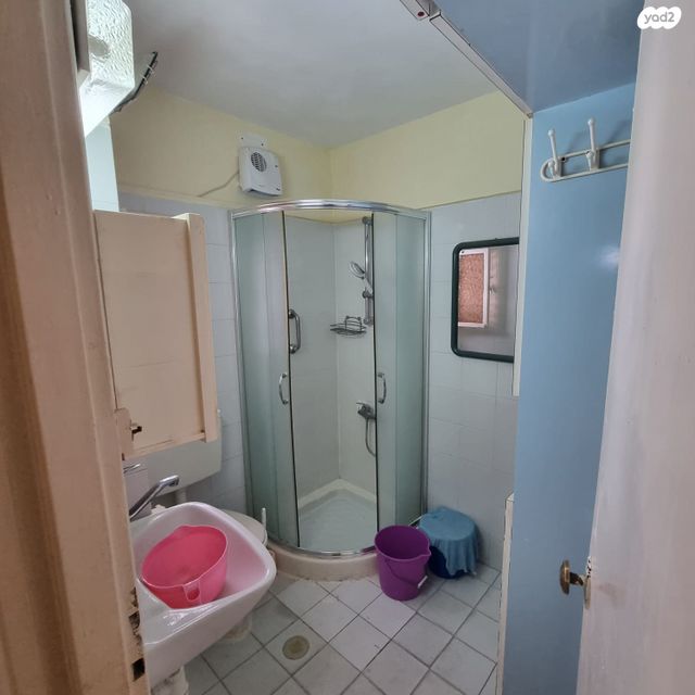 דירה, קדושי קהילת מזריץ' 10, שרת, לוד