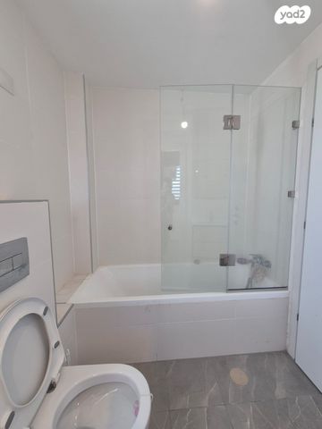 גג/ פנטהאוז, נהריה