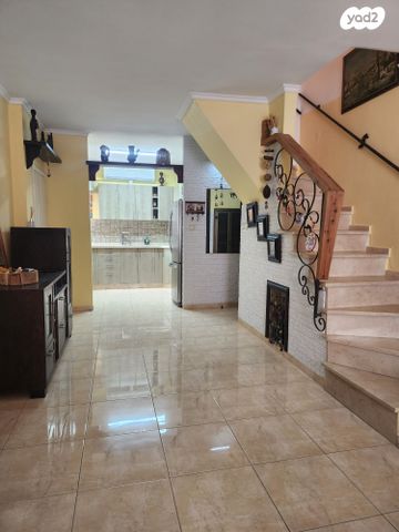 גג/ פנטהאוז, חדרה