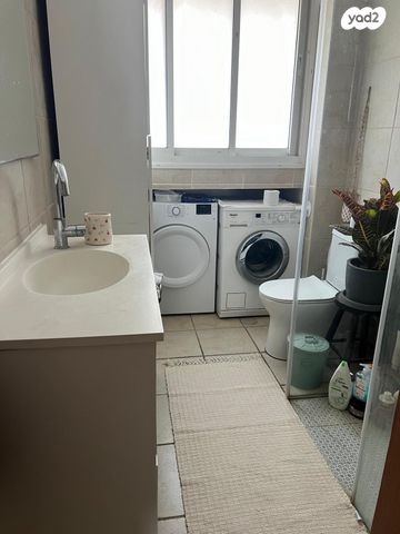 דירה, קרית הפרחים - 2005, רעננה