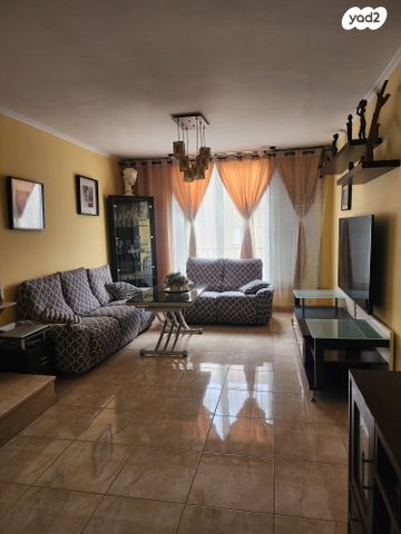 גג/ פנטהאוז, חדרה