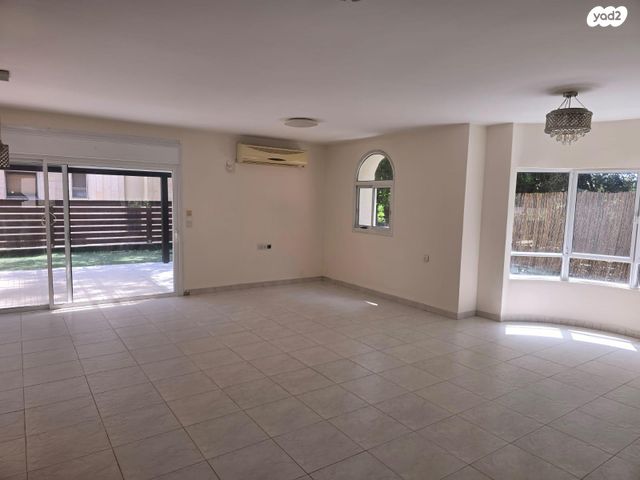 דו משפחתי, יעקב, זכרון יעקב