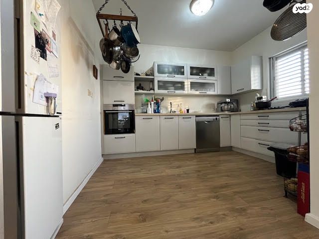 דירה, קרית הפרחים - 2005, רעננה