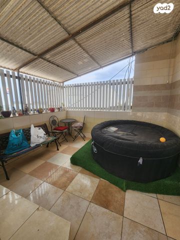 גג/ פנטהאוז, חדרה