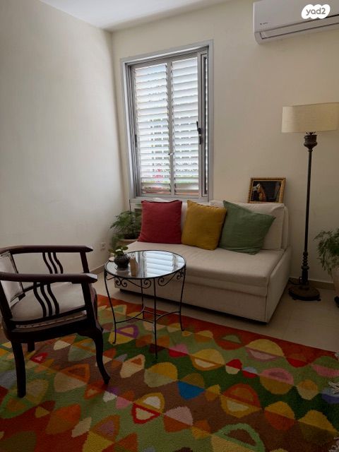 דירה, עין רוגל, גבעת חנניה, אבו תור, ירושלים