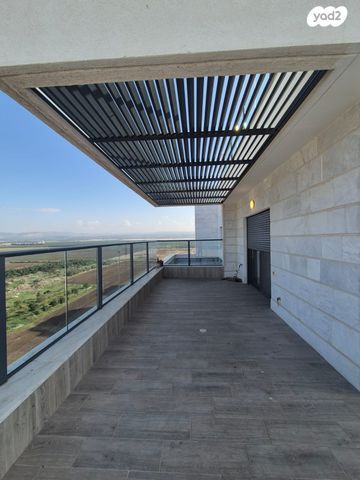 גג/ פנטהאוז, נהריה