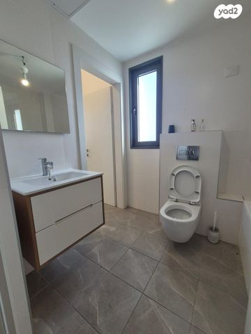 גג/ פנטהאוז, נהריה