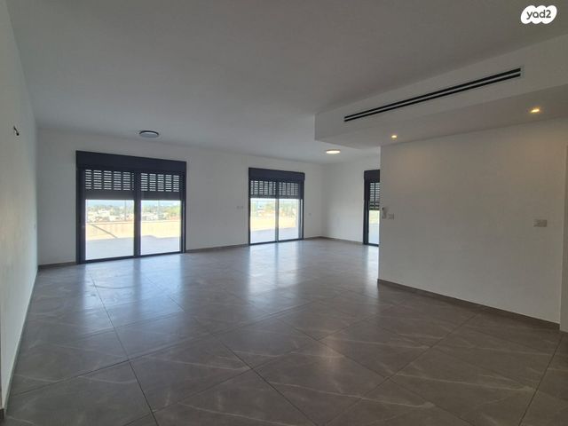 גג/ פנטהאוז, נהריה