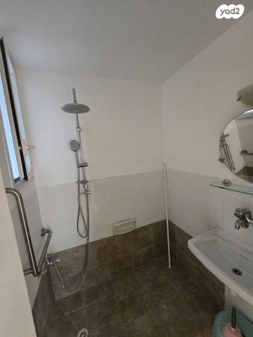 דירה, שלמה בן יוסף, ארמון הנציב, תלפיות מזרח, ירושלים