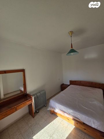 דירה, שלמה בן יוסף, ארמון הנציב, תלפיות מזרח, ירושלים