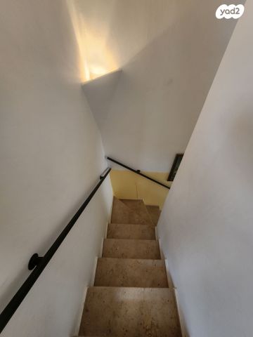 גג/ פנטהאוז, חדרה