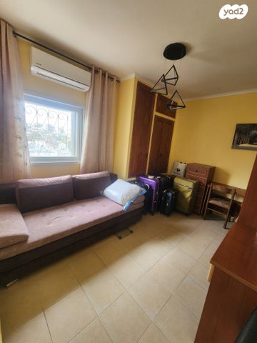 גג/ פנטהאוז, חדרה