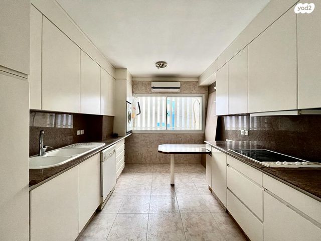 דירה, שדרות ניצה, צפון מערב מרכז העיר, נתניה