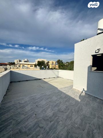 גג/ פנטהאוז, דוד המלך 24, מוצקין הותיקה, קרית מוצקין