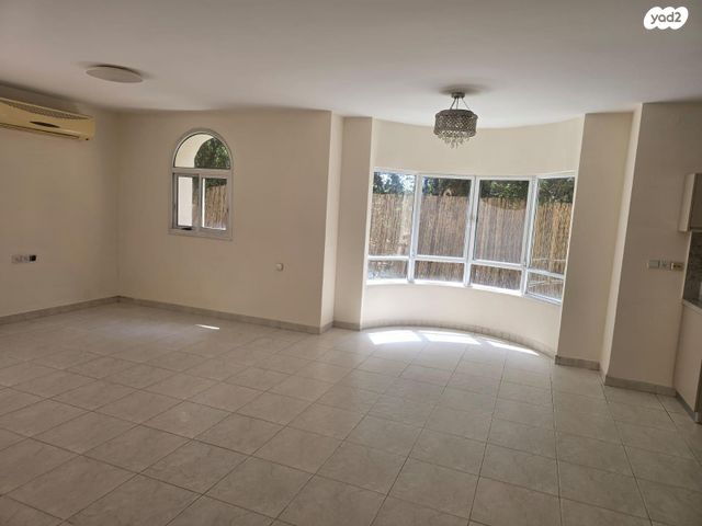 דו משפחתי, יעקב, זכרון יעקב