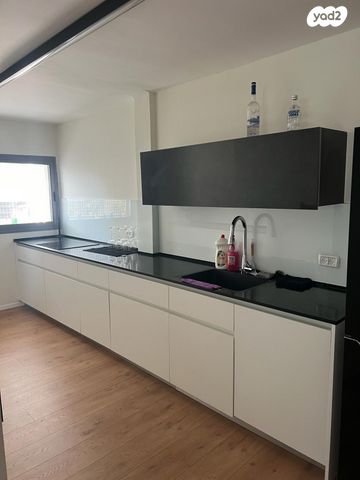 לאה גולדברג 18